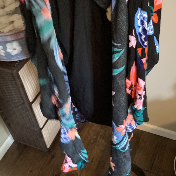 Tropical wrap dress - Picture 4 of 7